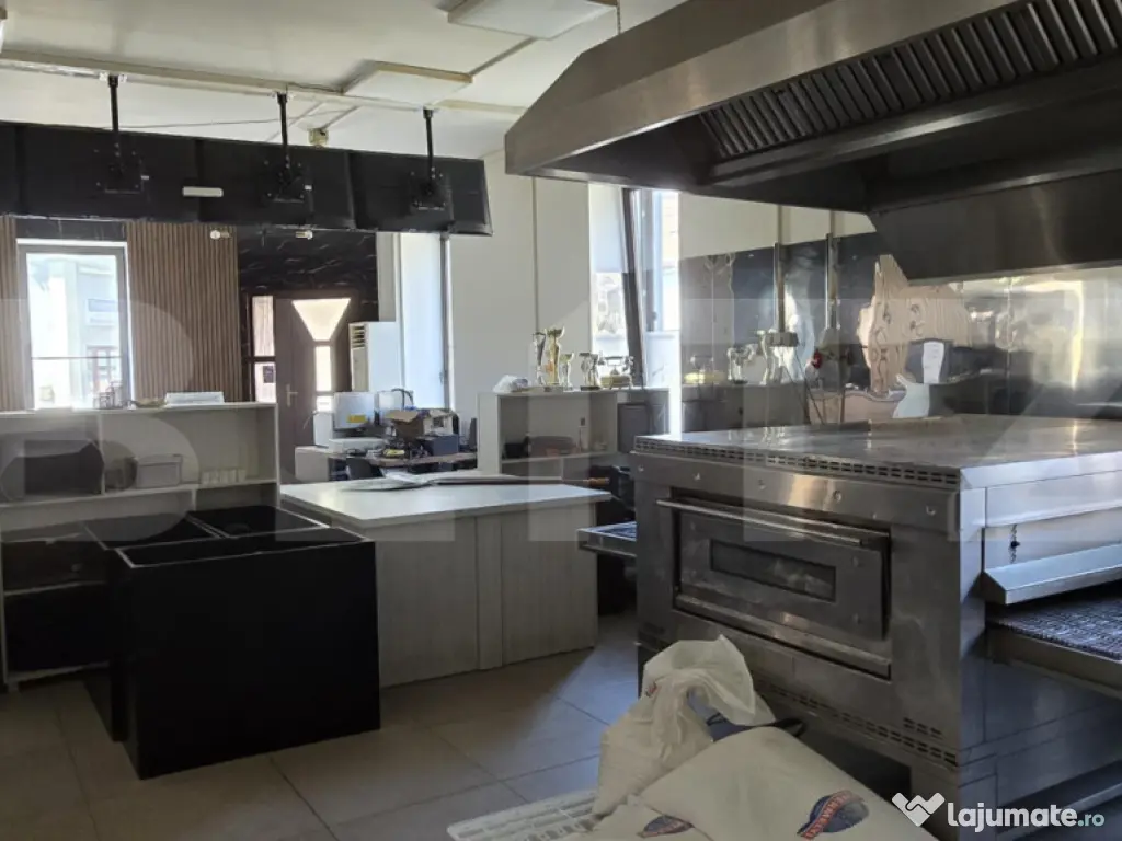 Spatiu comercial, 382 mp, zona - Piata de alimente 