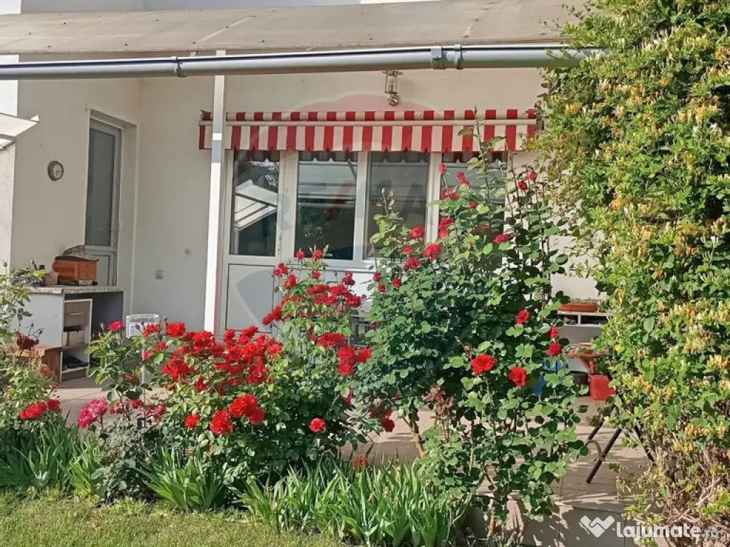 Casă / Vilă cu 8 camere de vânzare în zona Central 