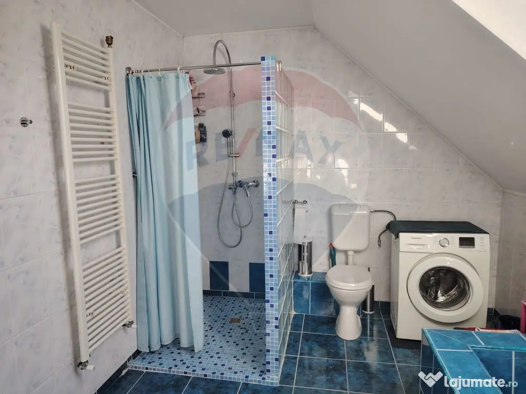 Casă / Vilă cu 8 camere de vânzare în zona Central 