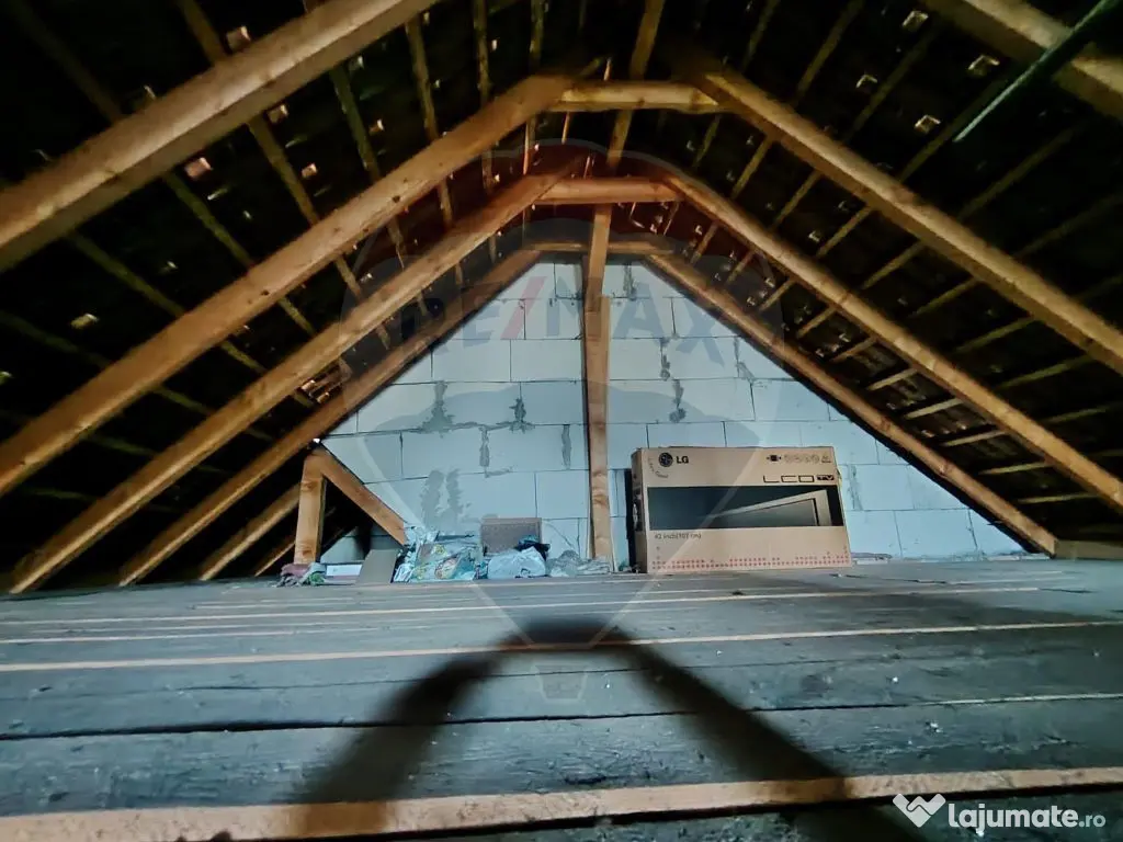 Casă / Vilă cu 8 camere de vânzare în zona Central 