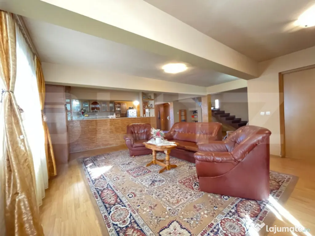 Spatiu comercial/Casa de vanzare, 260 mp, zona Zamca