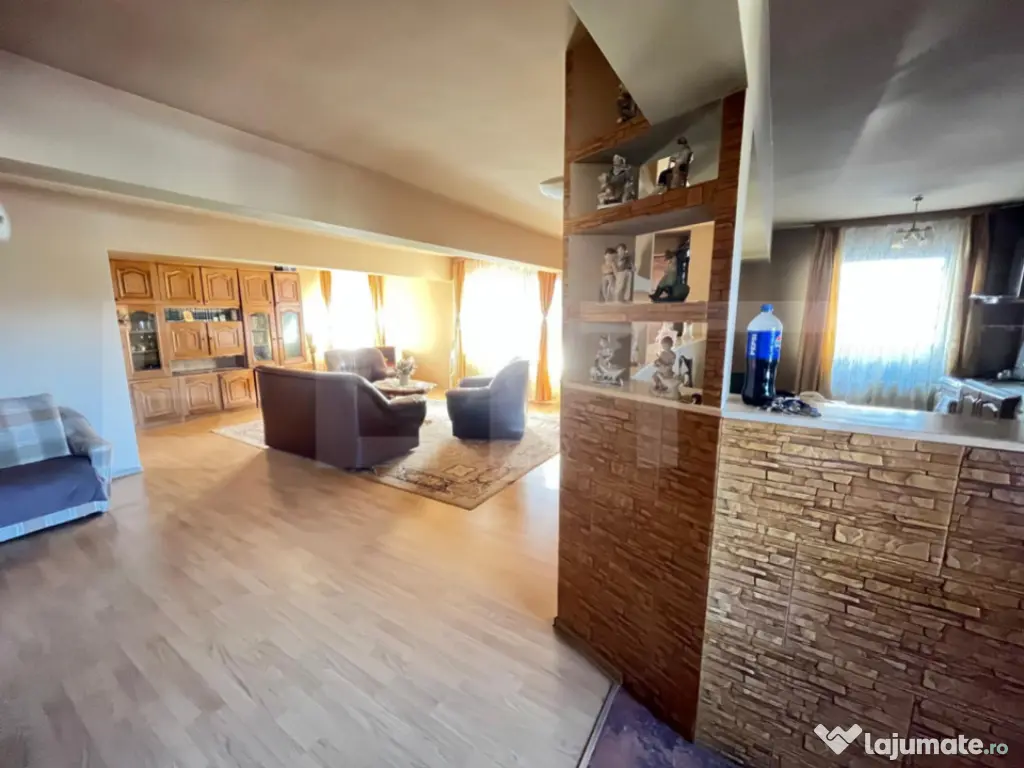 Spatiu comercial/Casa de vanzare, 260 mp, zona Zamca