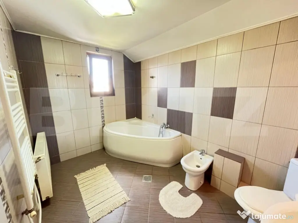 Spatiu comercial/Casa de vanzare, 260 mp, zona Zamca