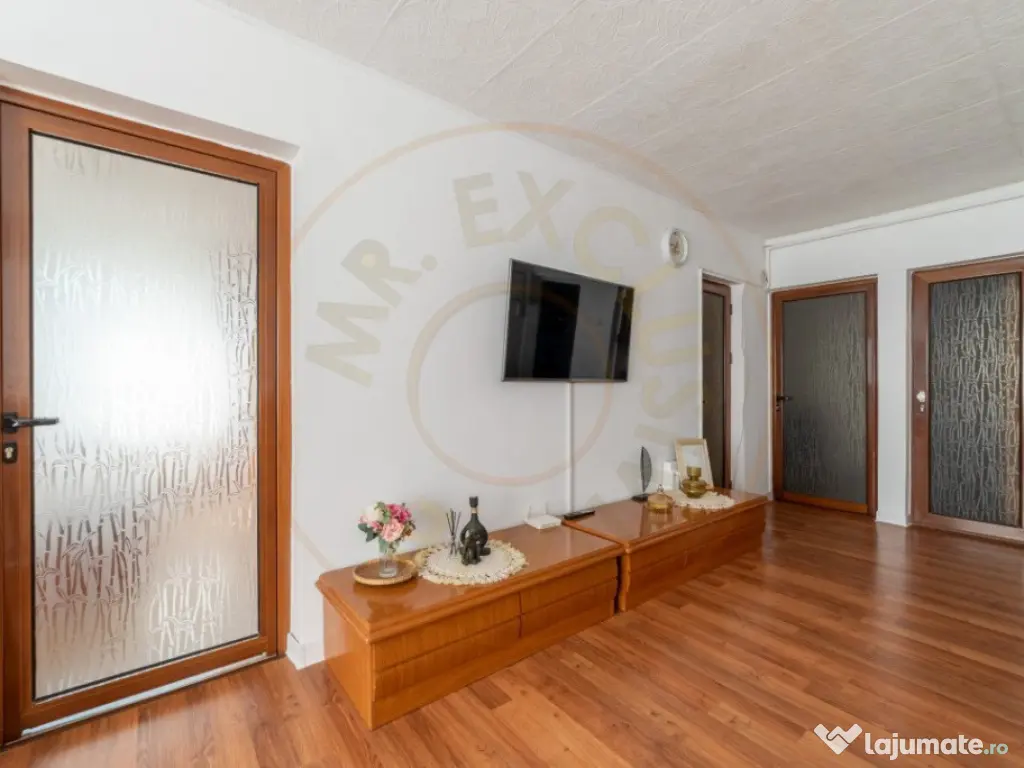 De vanzare- Apartament 3 camere Pitesti-zona Ultracentrala! 