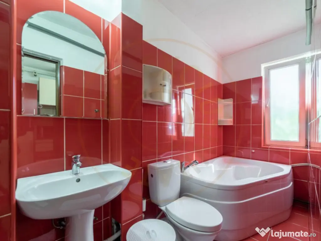 De vanzare- Apartament 3 camere Pitesti-zona Ultracentrala! 