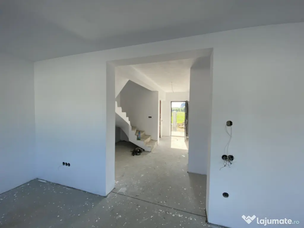 Casă individuală la stadiul de alb – Cristian, cartier n