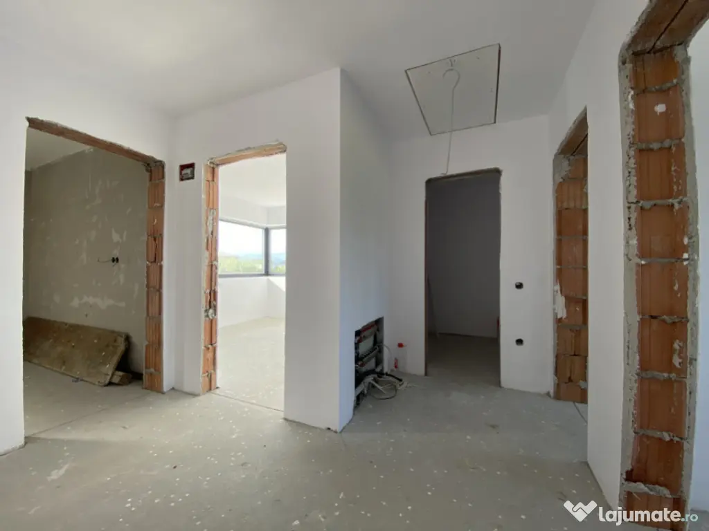 Casă individuală la stadiul de alb – Cristian, cartier n