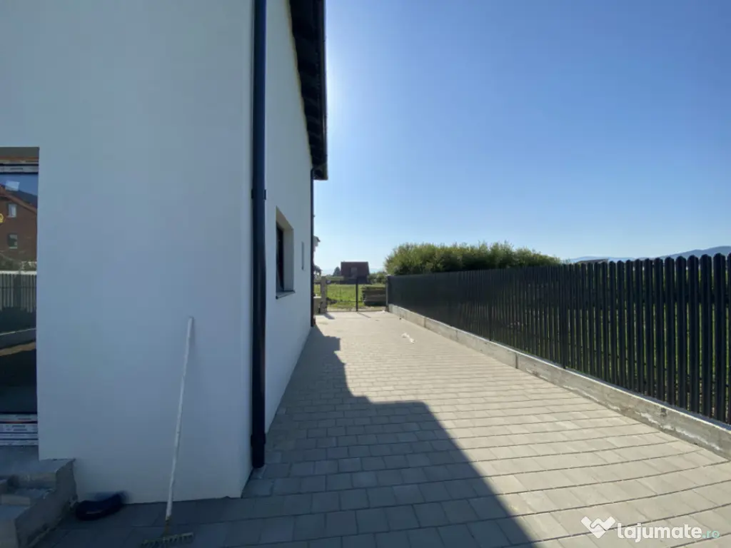 Casă individuală la stadiul de alb – Cristian, cartier n