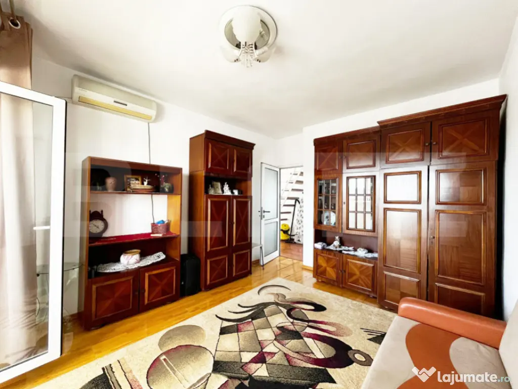 Apartament pe 3 etaje, 150 mp, terasa 40 mp, panorama, zona