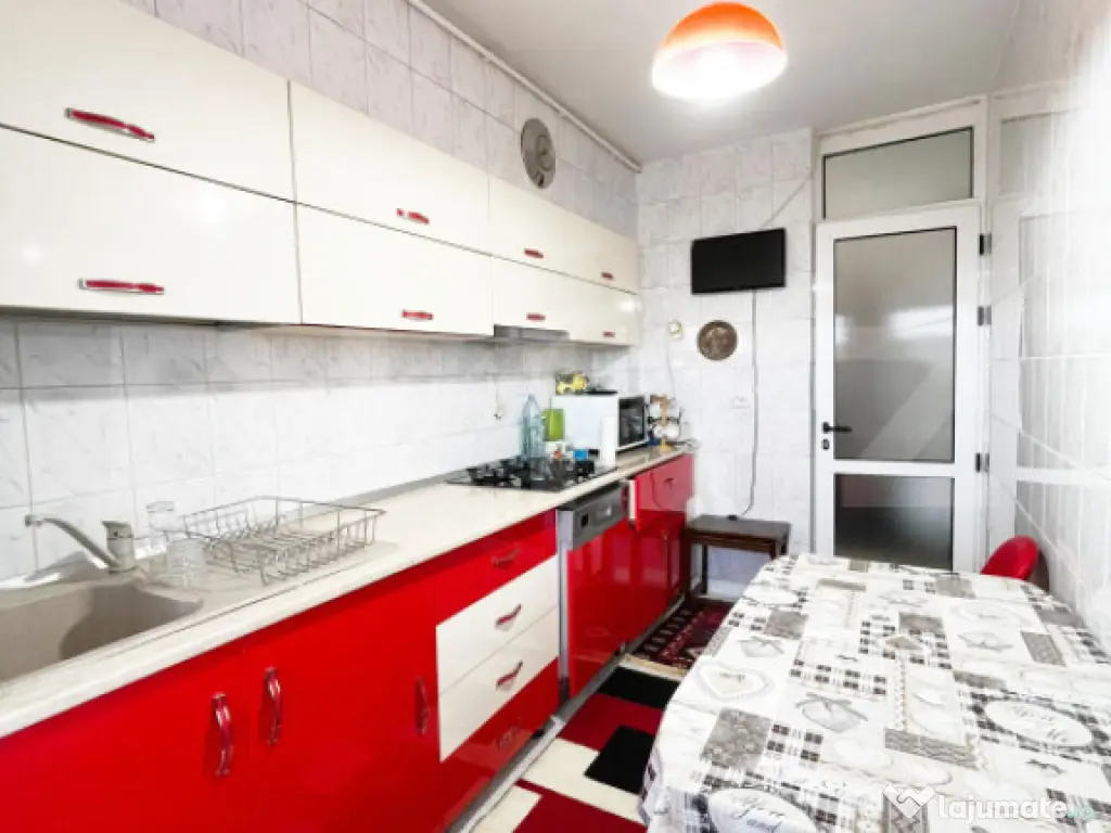 Apartament pe 3 etaje, 150 mp, terasa 40 mp, panorama, zona