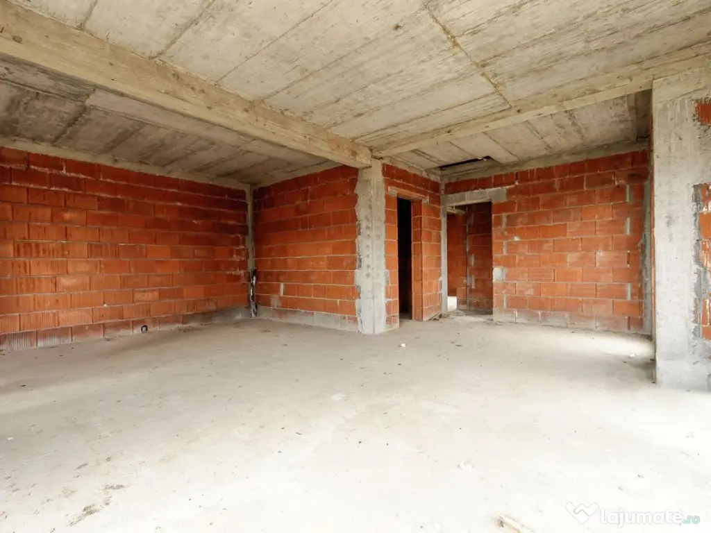 Casă nefinisata la sol in Fântânele, cartier nou Comsi... 