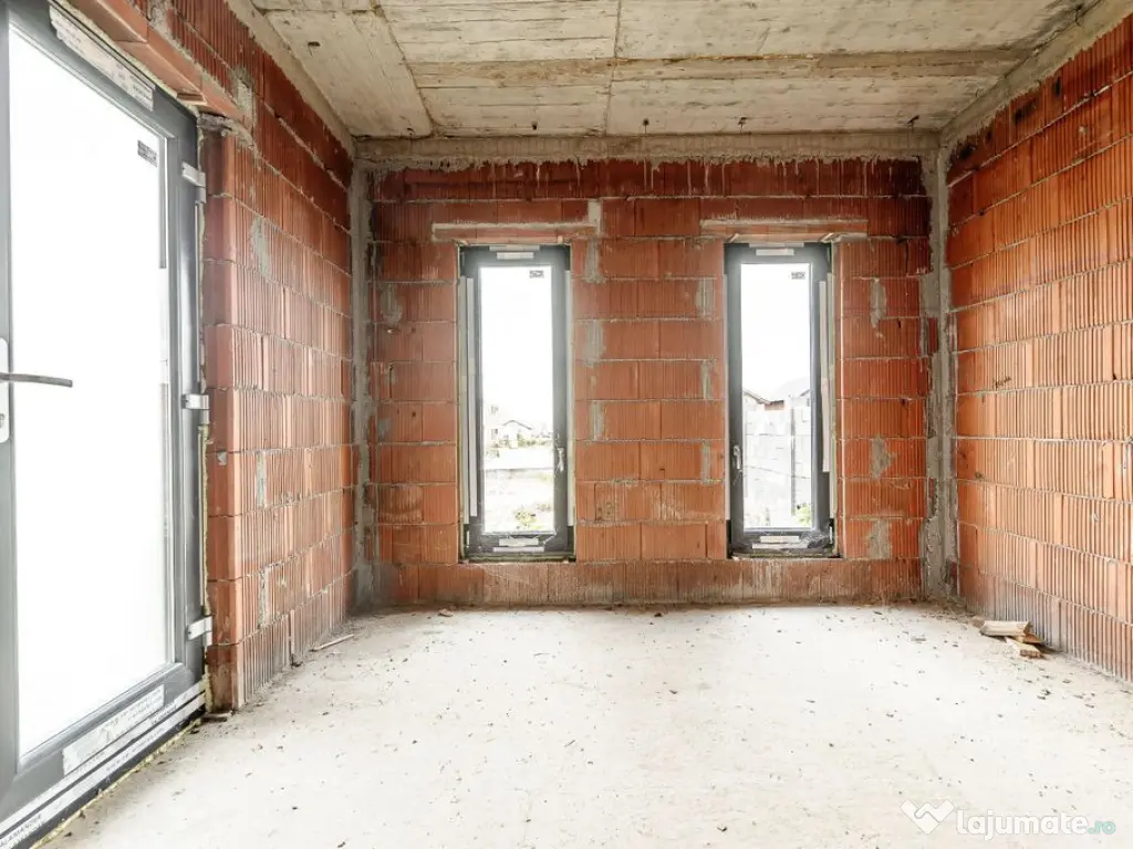 Casă nefinisata la sol in Fântânele, cartier nou Comsi... 