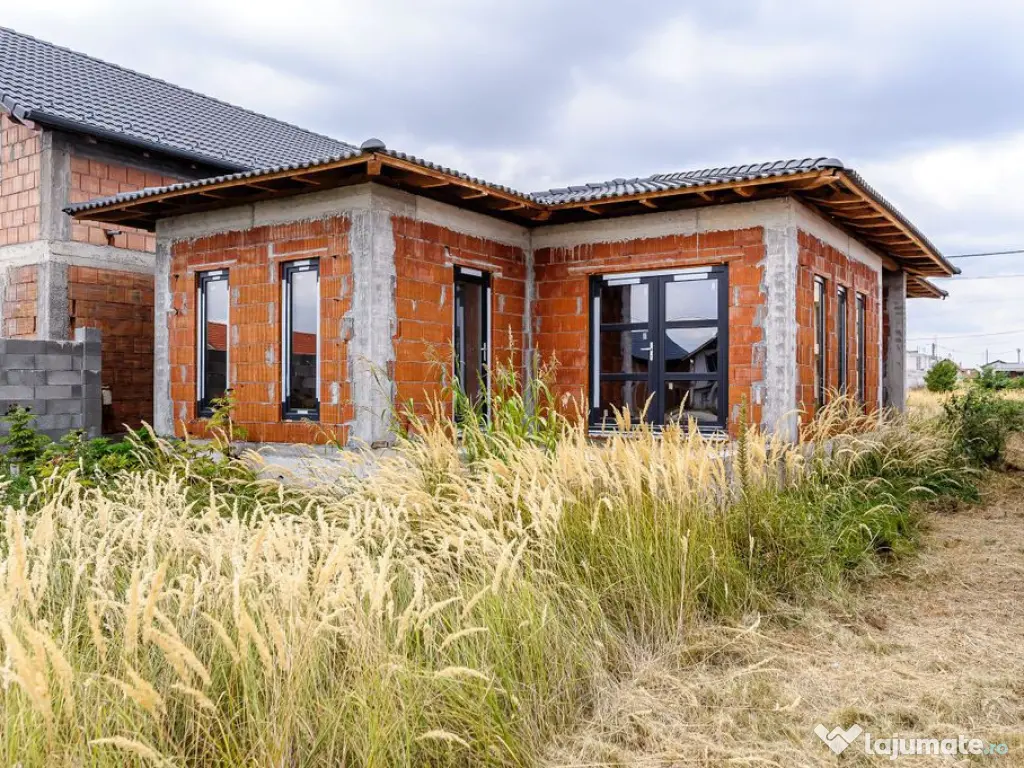 Casă nefinisata la sol in Fântânele, cartier nou Comsi... 