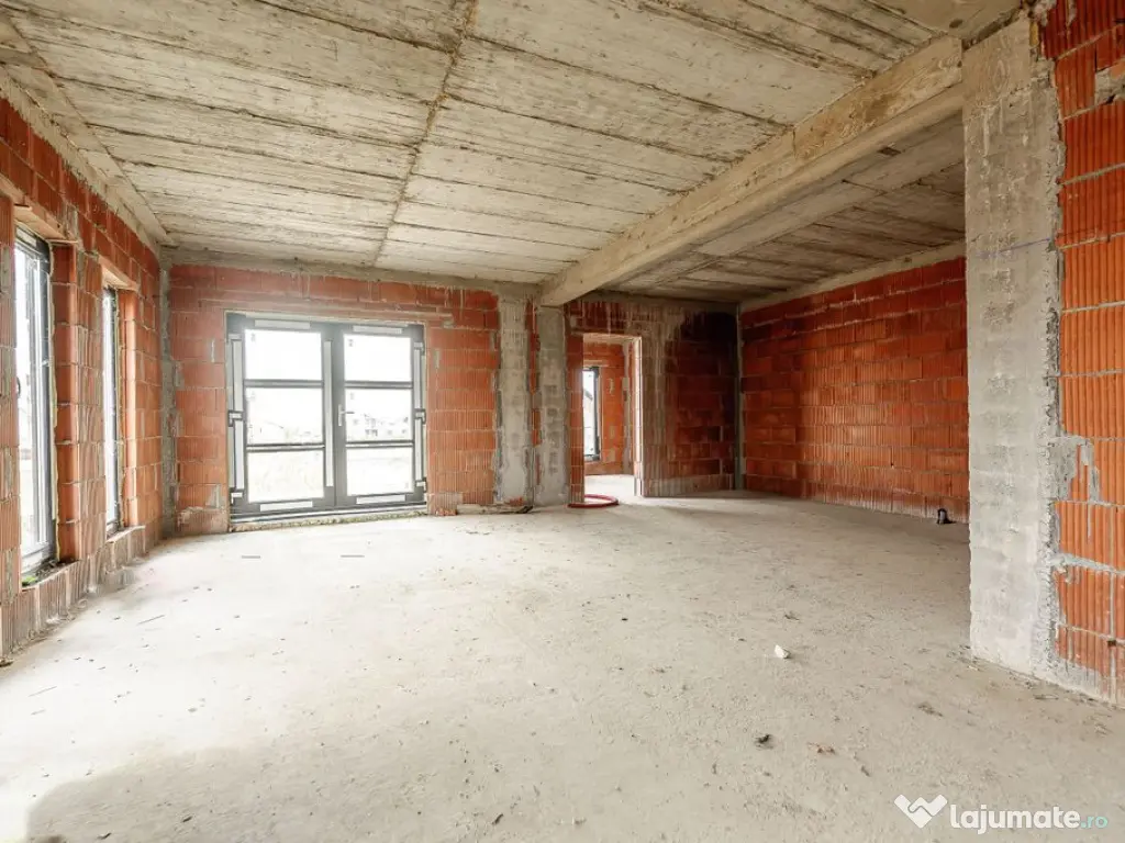 Casă nefinisata la sol in Fântânele, cartier nou Comsi... 