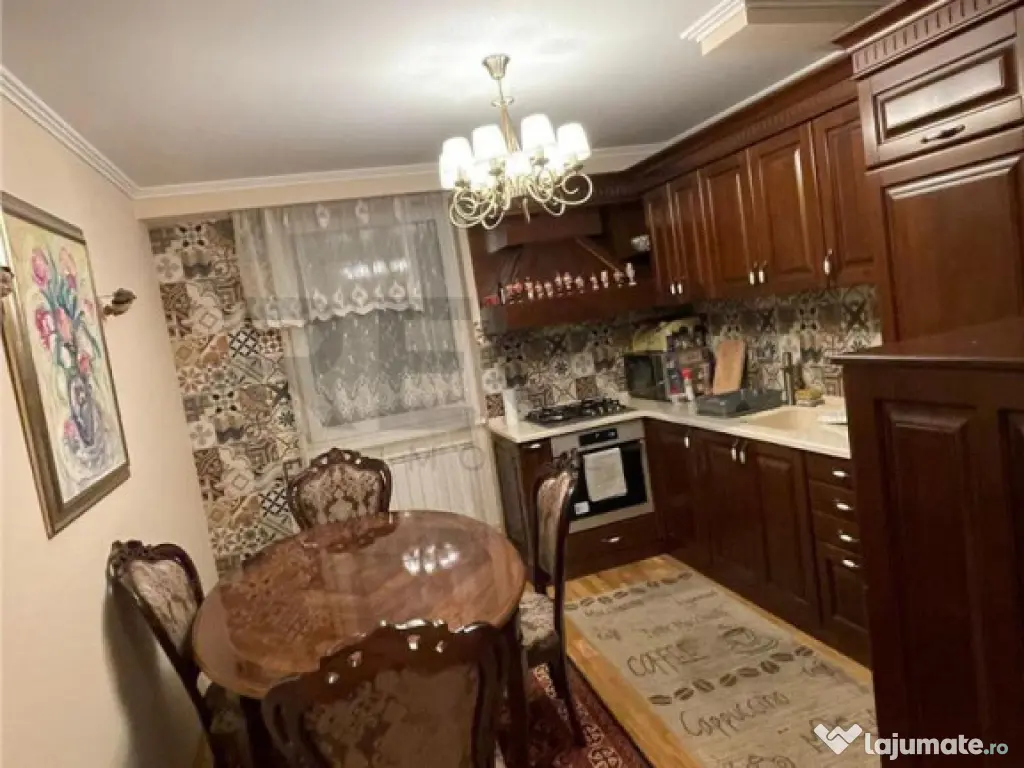 Apartament 3 camere, pe Splaiul Crisanei 