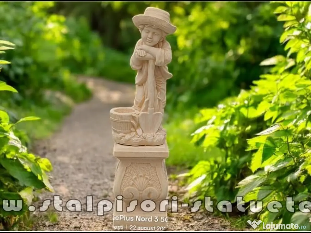 Set băiat cu hârleț pe soclu, galben patinat, model S60-S27. 