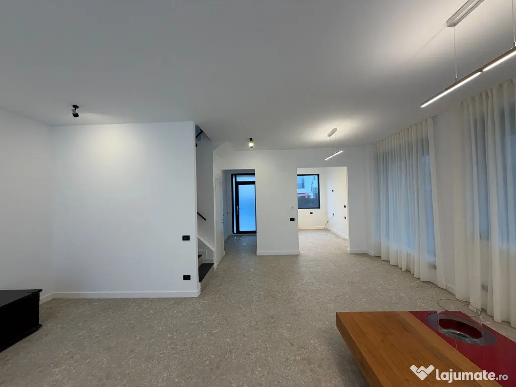 Vila 4 camere de închiriat TUNARI Școală Americana 3 min. 