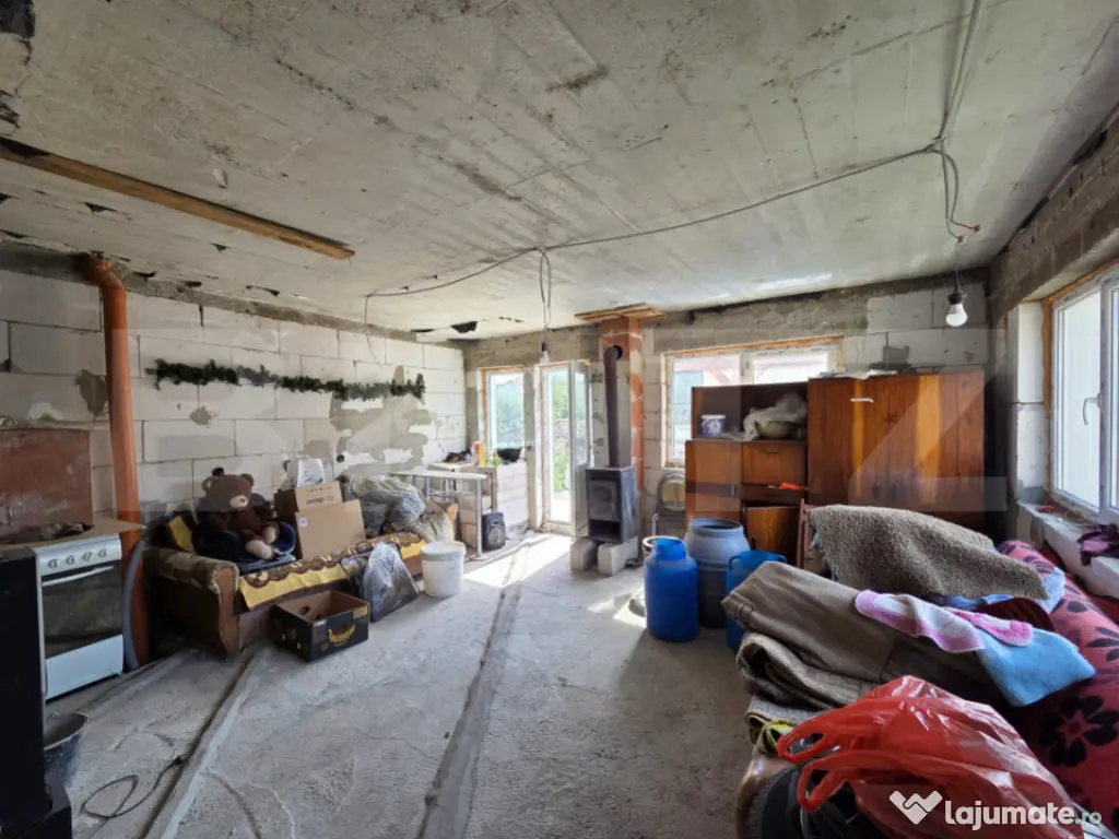 Casă de vânzare – 120 mp, 3 camere + living, terasă, pa