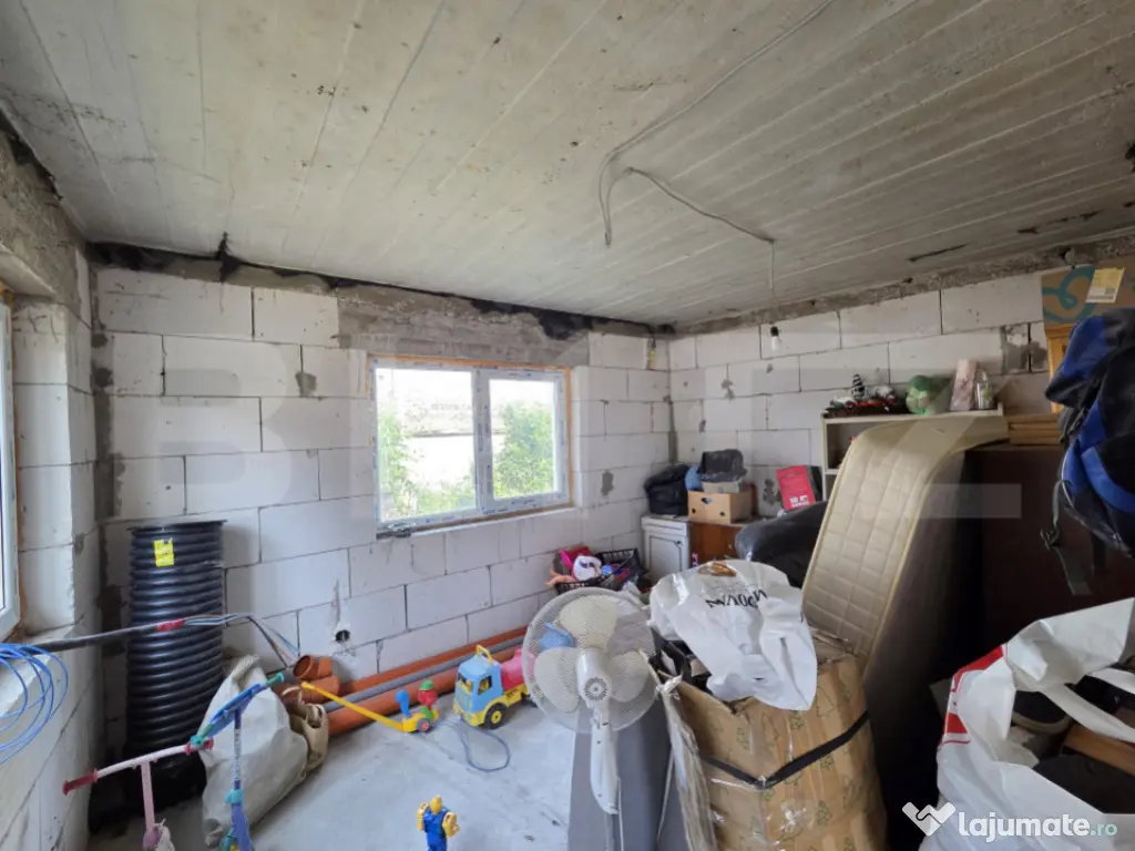 Casă de vânzare – 120 mp, 3 camere + living, terasă, pa