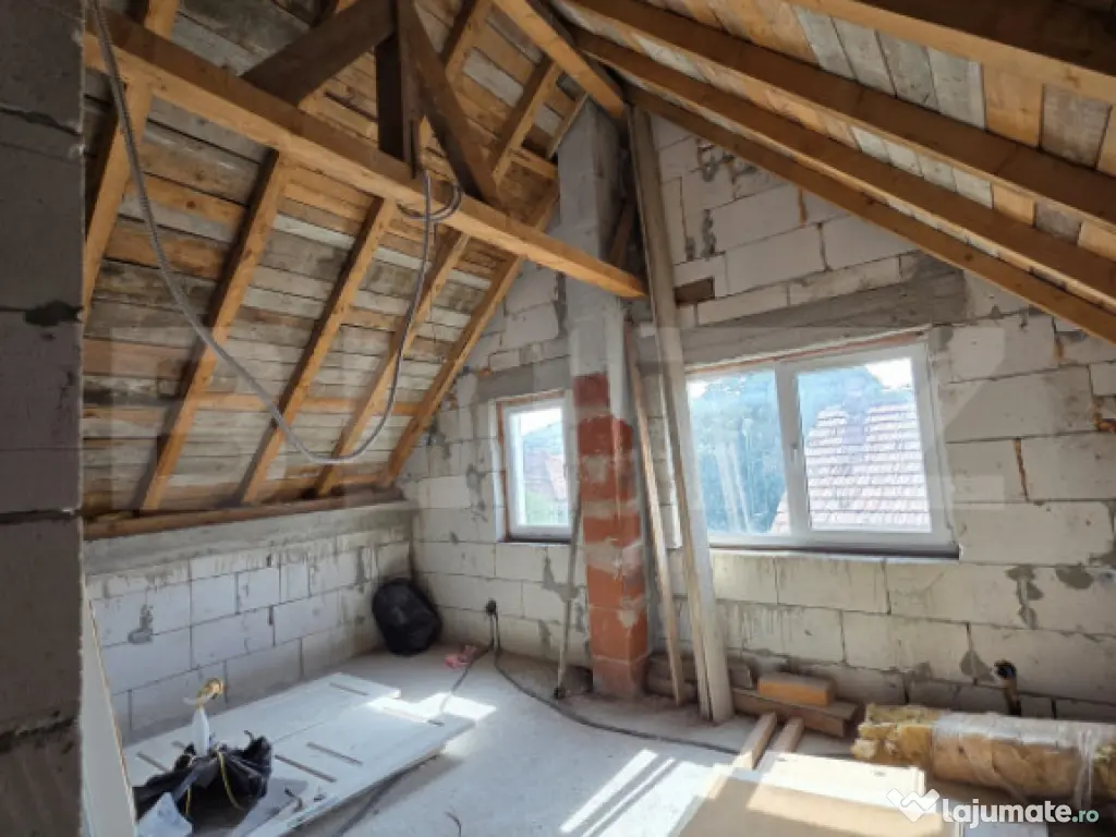 Casă de vânzare – 120 mp, 3 camere + living, terasă, pa