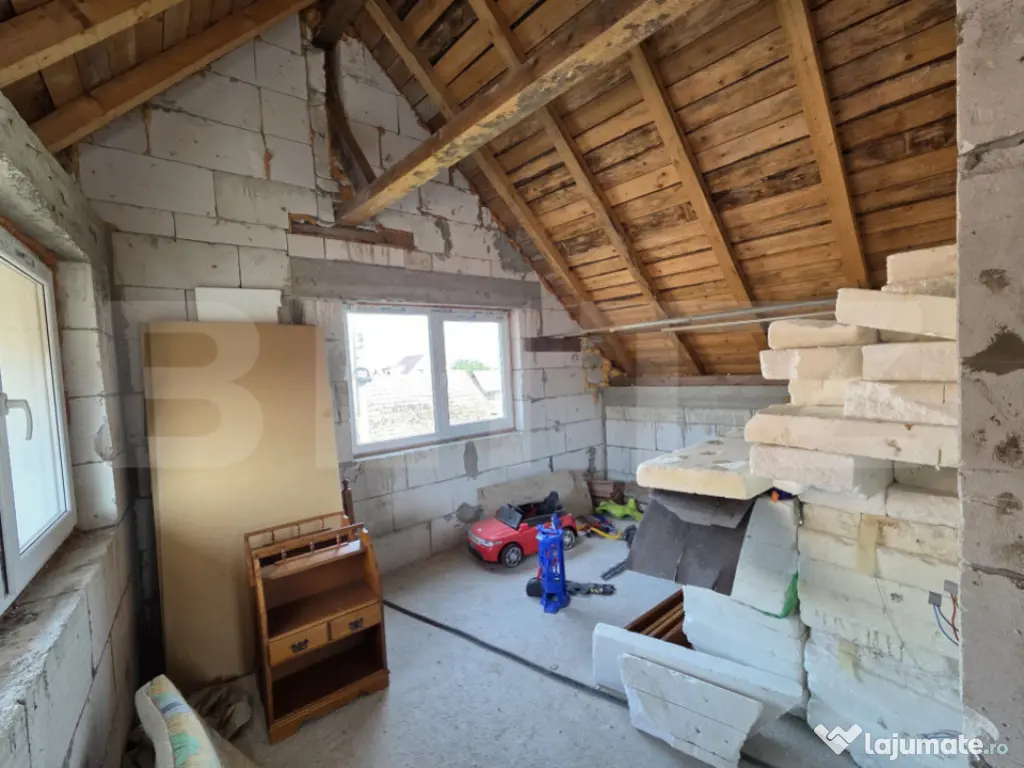 Casă de vânzare – 120 mp, 3 camere + living, terasă, pa