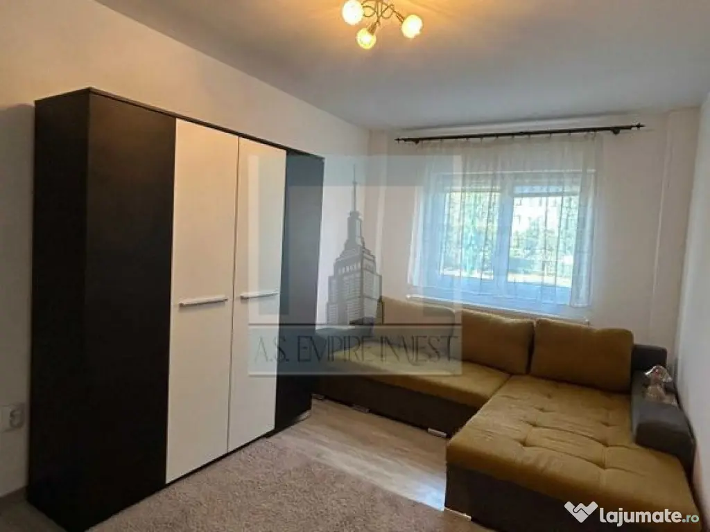 Apartament decomandat, cu 4 camere - str. Hărmanului