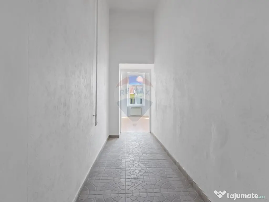 Apartament 3 camere, nemobilat, prima inchiriere-central 