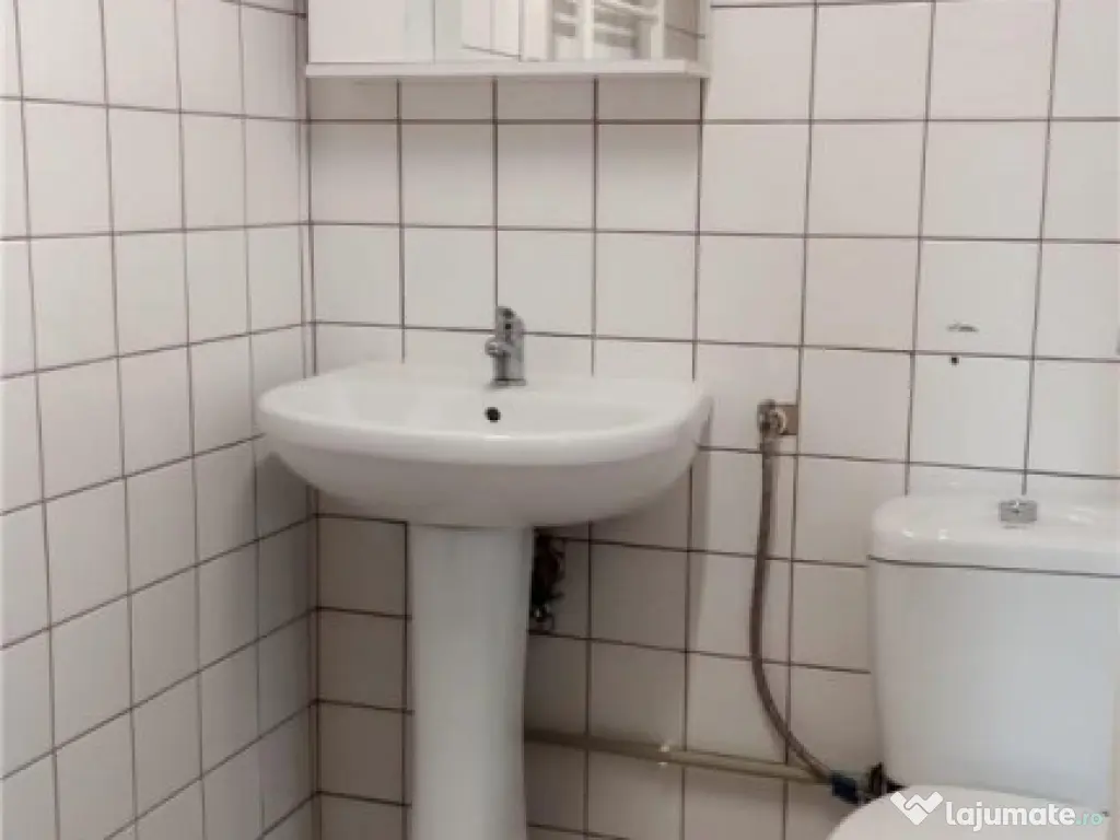 Casa 6 camere de inchiriat , activitate comerciala sau offic 