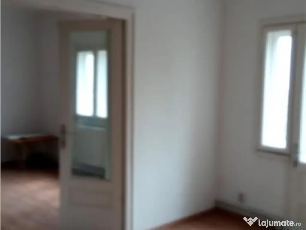 Casa 6 camere de inchiriat , activitate comerciala sau offic 