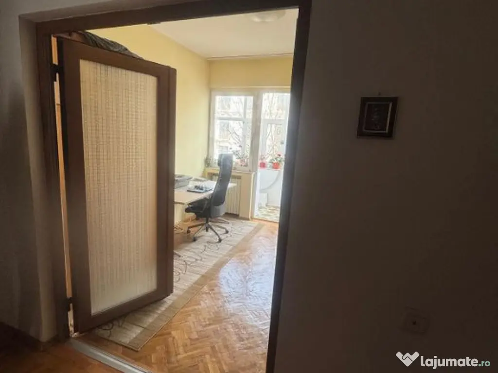 Apartament 3 camere zona Peninsulara 