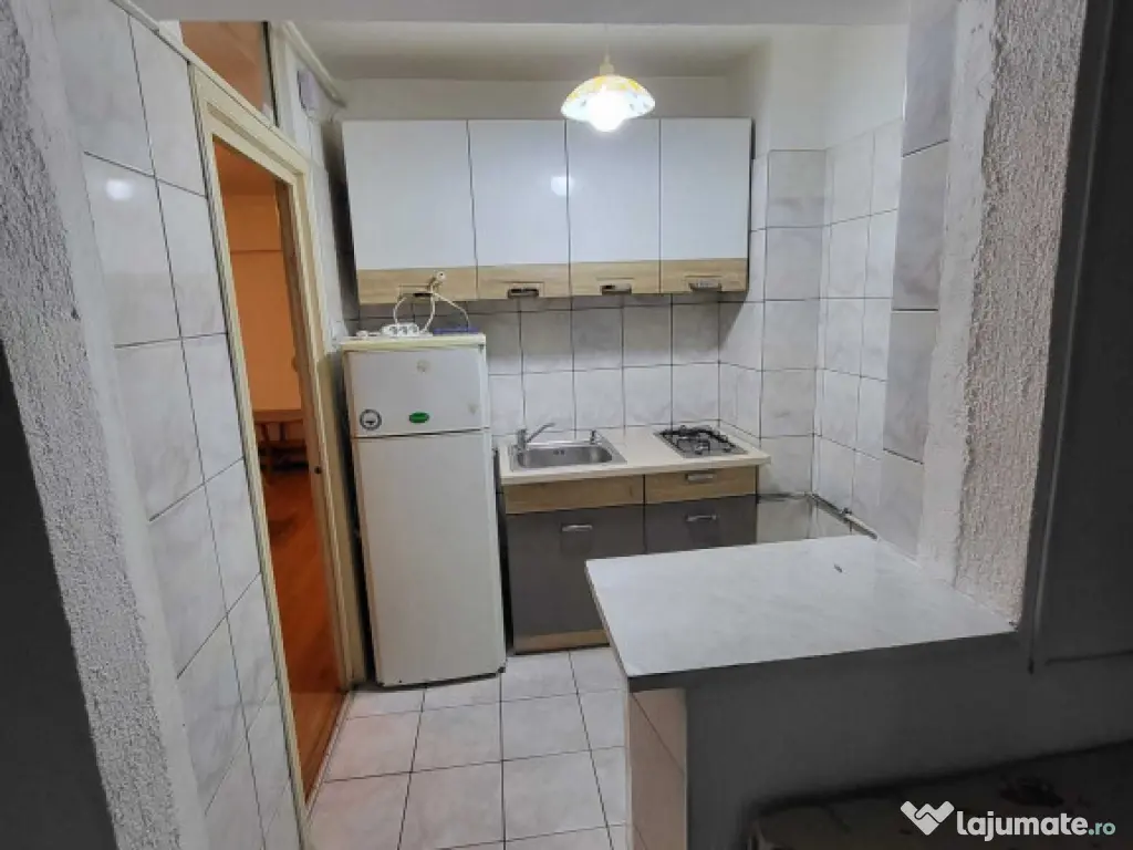 Garsoniera etajul 2 zona Racadau 