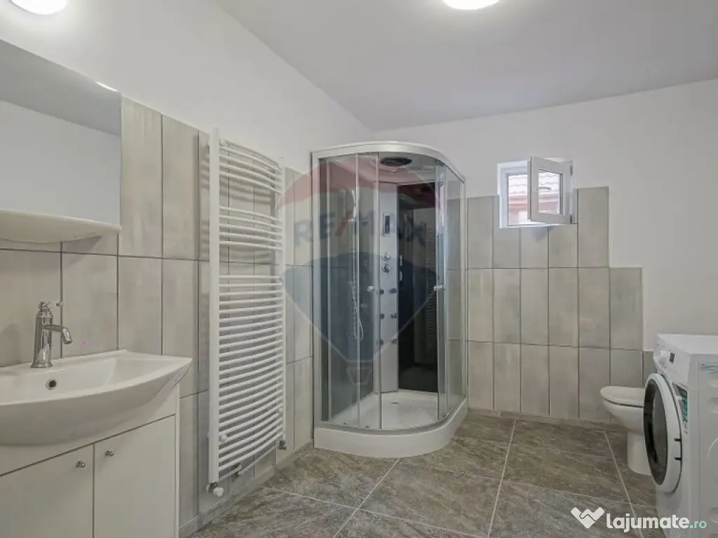 Casa spatioasa cu teren generos, in zona centrala a Sacel... 