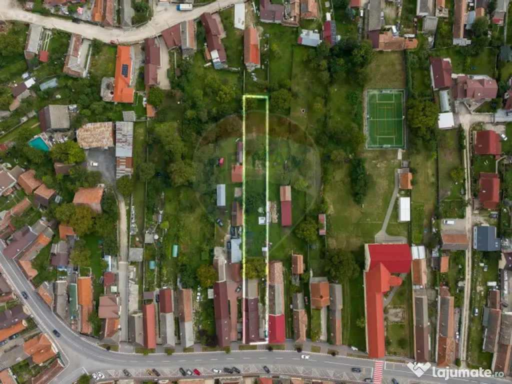 Casa spatioasa cu teren generos, in zona centrala a Sacel... 