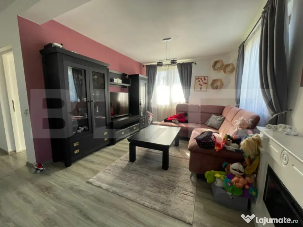 Casă 3 dormitoare, 2 bai, garaj dublu