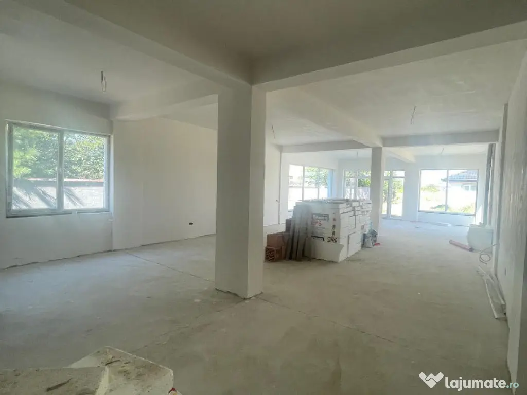 Spatiu comercial cu toate utilitatile\zoa buna/3 locuri parcare 