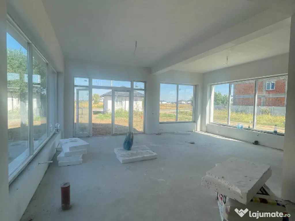 Spatiu comercial cu toate utilitatile\zoa buna/3 locuri parcare 