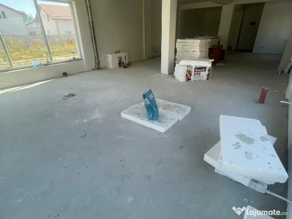 Spatiu comercial cu toate utilitatile\zoa buna/3 locuri parcare 