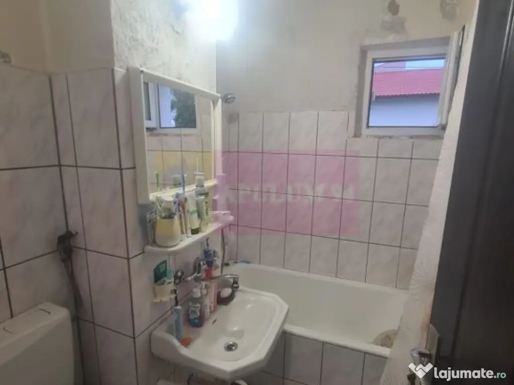 Apartament cu 3 camere de vanzare in Campina - Zona Cuza 