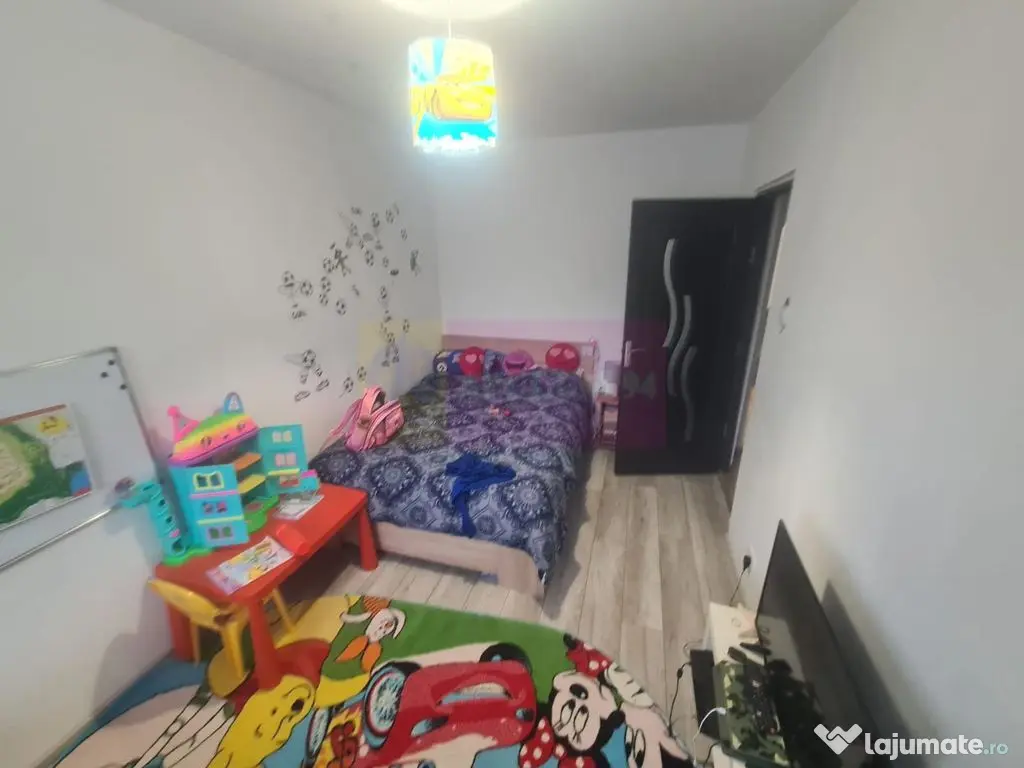 Apartament cu 3 camere de vanzare in Campina - Zona Cuza 