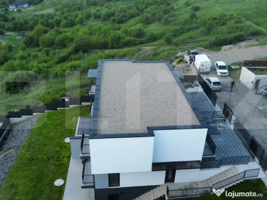 Duplex de vanzare, 5 camere, 146 mp, zona Dezmir