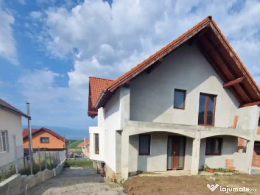 Casa 5 camere +500mp teren Sura Mare