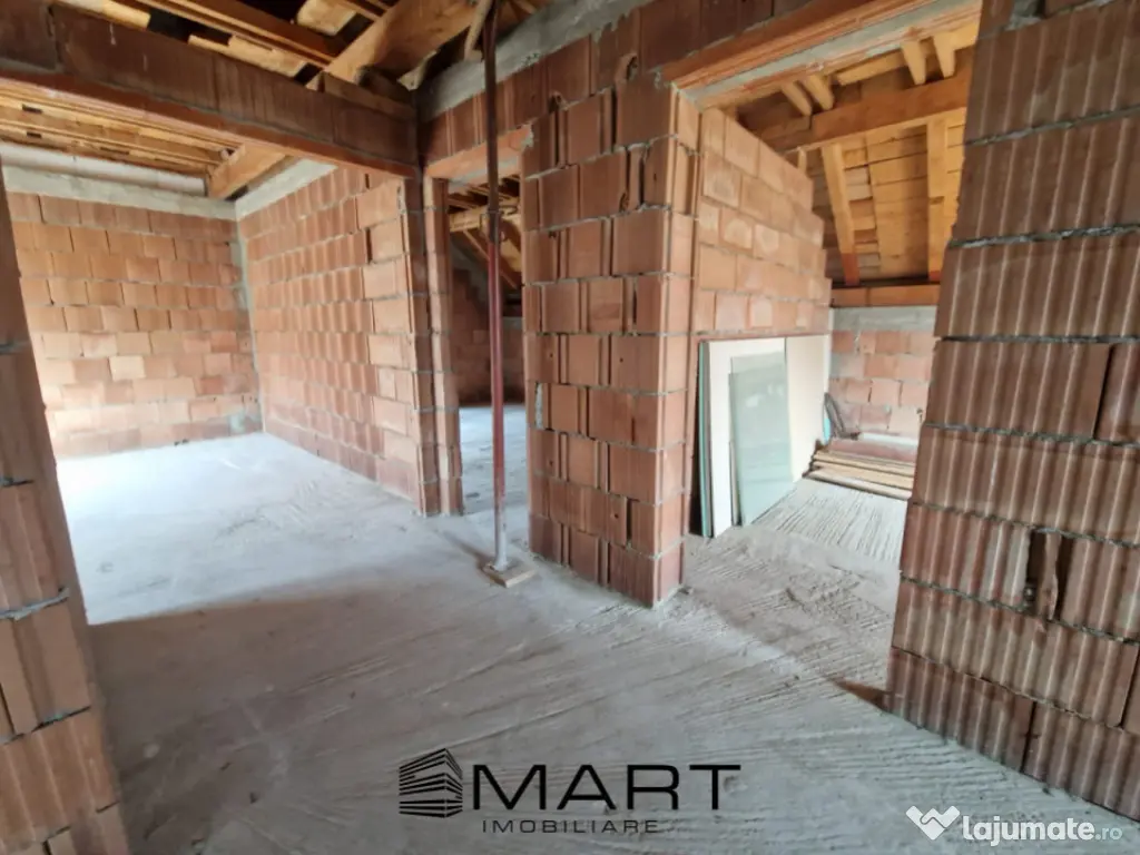 Casa la rosu in Sura Mare 