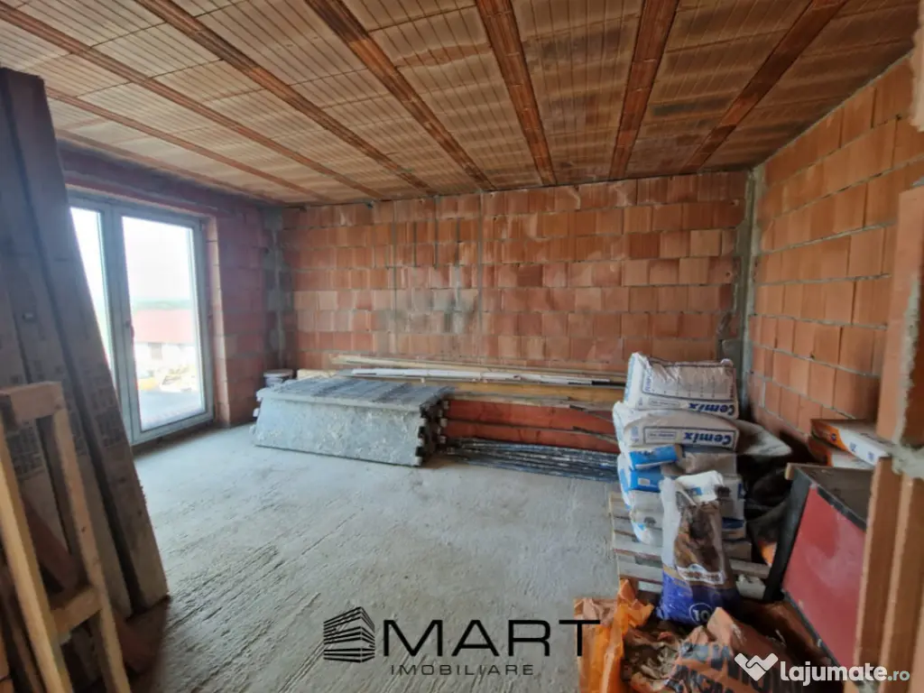 Casa la rosu in Sura Mare 