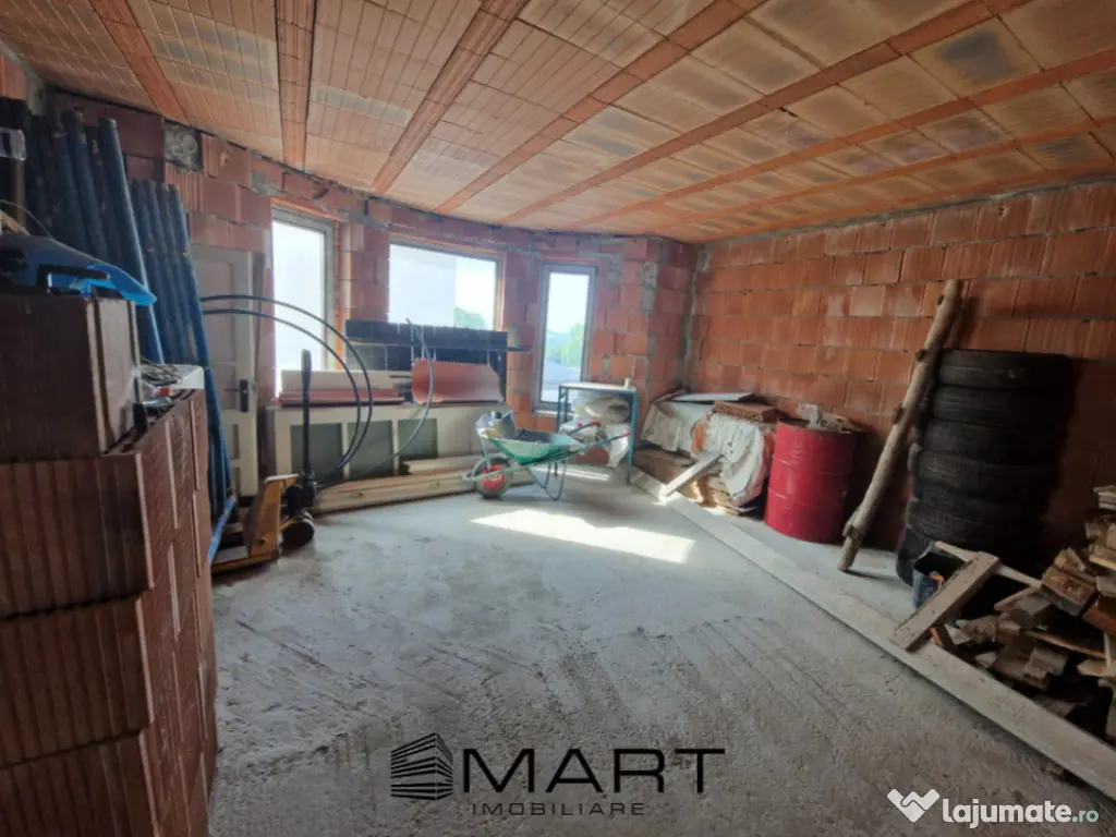 Casa la rosu in Sura Mare 