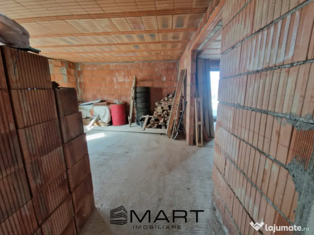 Casa la rosu in Sura Mare 