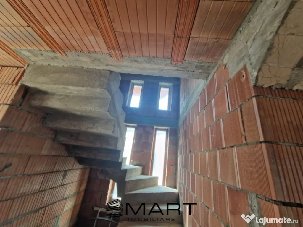 Casa la rosu in Sura Mare 