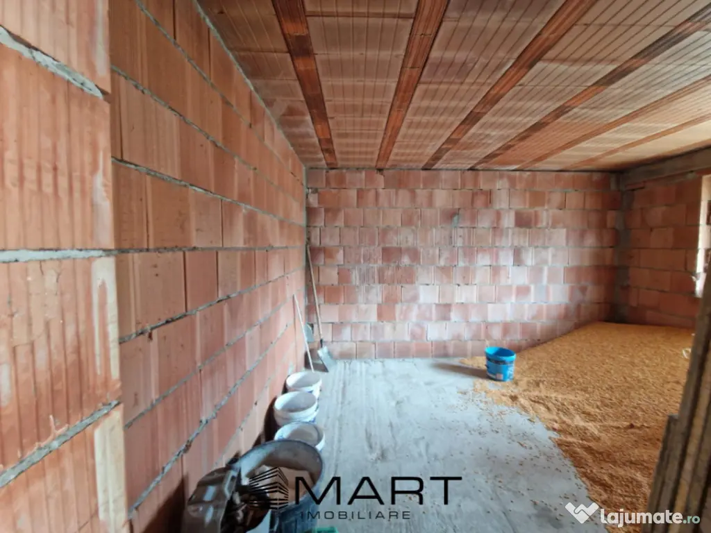 Casa la rosu in Sura Mare 