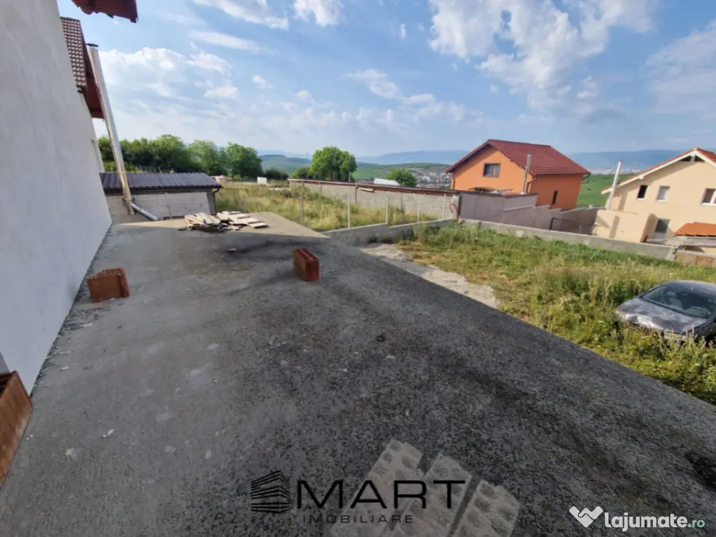 Casa la rosu in Sura Mare 