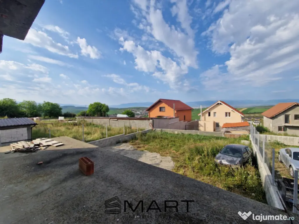 Casa la rosu in Sura Mare 