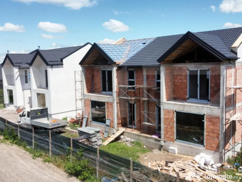 Ansamblu de duplexuri moderne, 160 mp , Radauti